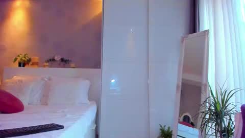 Haziel -  online show from September 2025 02:52:02 PM