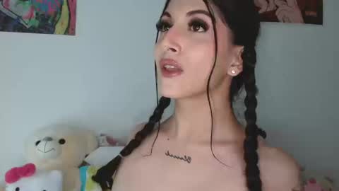 Sophie online show from March 2026 02:33:02 PM