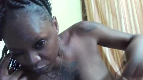 Snapshot of princessmiles2 chatting on March 2025 12:33:02 AM phelly online show from March 2025 12:33:02 AM