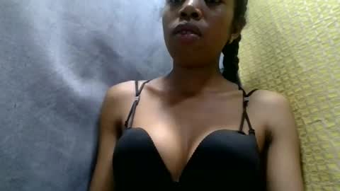 prisca880319 online show from May 2026 02:38:01 AM