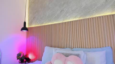 Profana Red online show from April 2026 01:52:02 PM