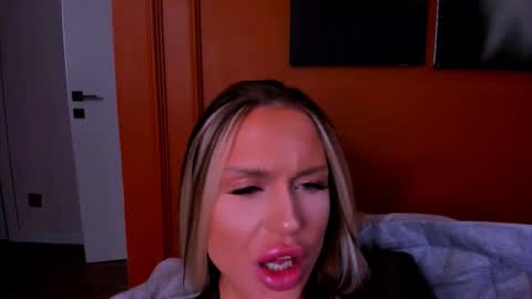 Snapshot of project_barbara chatting on February 2025 06:31:01 PM Barbara online show from February 2025 06:31:01 PM