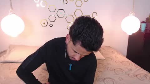 Adris  Juan online show from November 2025 01:41:01 AM