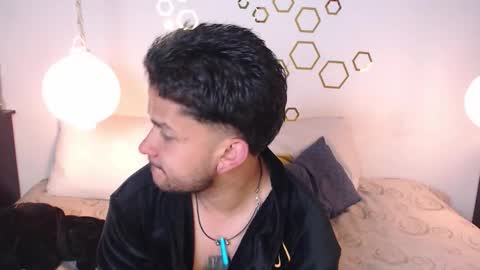 Adris  Juan online show from November 2025 02:43:01 AM