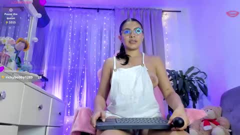    INDEPENDENT MODEL online show from November 2025 05:20:01 AM