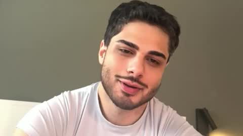 Snapshot of puffishere chatting on April 2026 11:33:01 AM puffishere online show from April 2026 11:33:01 AM