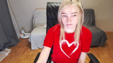 Polly online show from December 2024 01:25:01 AM