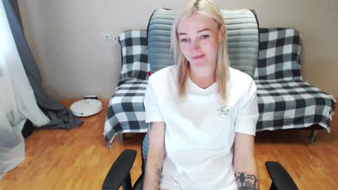 Polly online show from October 2025 04:44:02 AM