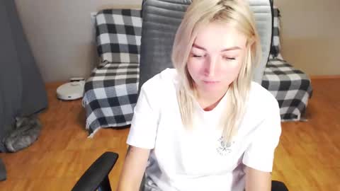 Polly online show from November 2025 01:22:02 PM