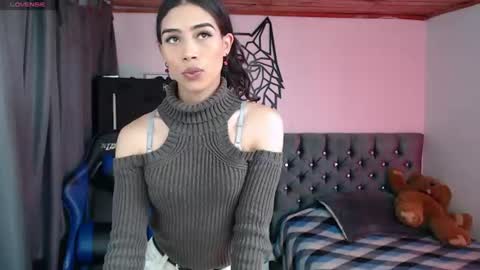 Snapshot of pupi_wolf chatting on June 2026 04:53:02 PM Cris online show from June 2026 04:53:02 PM