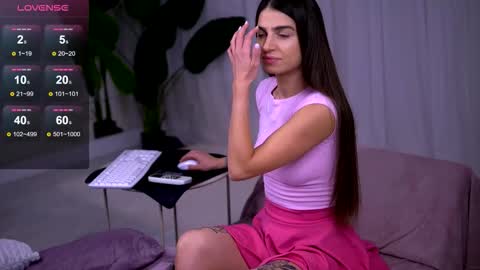 Snapshot of pureellie chatting on September 2025 03:05:01 AM Emily online show from September 2025 03:05:01 AM