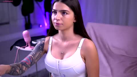 Snapshot of pureellie chatting on October 2025 03:14:01 AM Emily online show from October 2025 03:14:01 AM