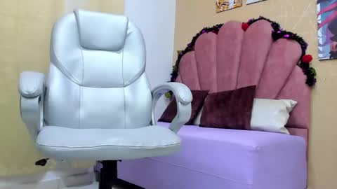 Snapshot of purplestar_ chatting on December 2024 07:54:02 AM Sara online show from December 2024 07:54:02 AM