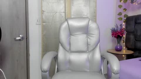 Snapshot of purplestar_ chatting on January 2025 03:50:02 AM Sara online show from January 2025 03:50:02 AM