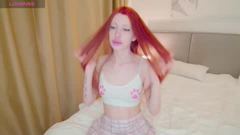 Snapshot of purring_cat chatting on November 2025 09:17:01 PM Lilly online show from November 2025 09:17:01 PM