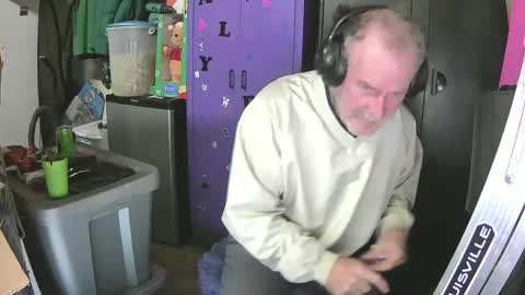 Snapshot of pussy_licker0127 chatting on December 2024 08:23:02 AM Mark online show from December 2024 08:23:02 AM