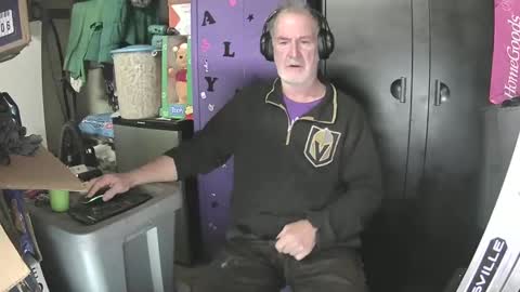 Snapshot of pussy_licker0127 chatting on December 2024 04:14:02 PM Mark online show from December 2024 04:14:02 PM