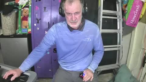 Snapshot of pussy_licker0127 chatting on December 2024 03:09:01 AM Mark online show from December 2024 03:09:01 AM