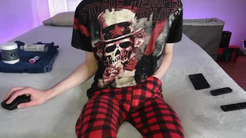 Snapshot of pussylover2182 chatting on December 2024 07:44:01 AM pussylover2182 online show from December 2024 07:44:01 AM