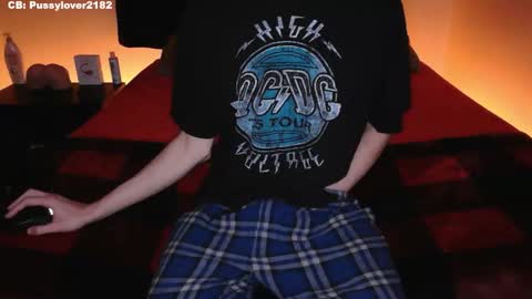 Snapshot of pussylover2182 chatting on November 2025 04:11:02 AM pussylover2182 online show from November 2025 04:11:02 AM