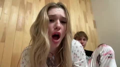 Lina online show from September 2025 08:23:01 PM