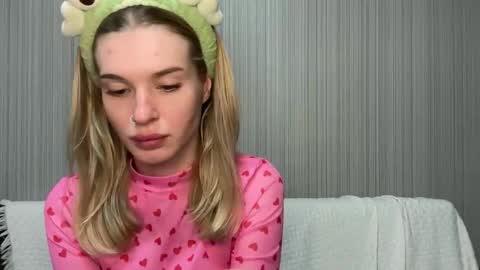 Lina online show from November 2025 12:06:02 PM