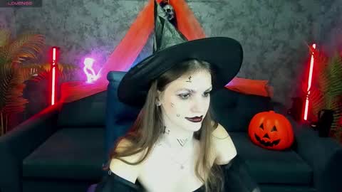 Ellie online show from November 2025 07:43:02 AM