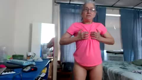 Snapshot of putiputi4u chatting on June 2026 02:10:02 PM putiputi4u online show from June 2026 02:10:02 PM
