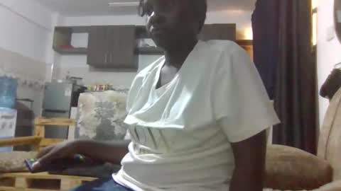 Snapshot of queen014 chatting on November 2025 12:04:01 PM queen014 online show from November 2025 12:04:01 PM