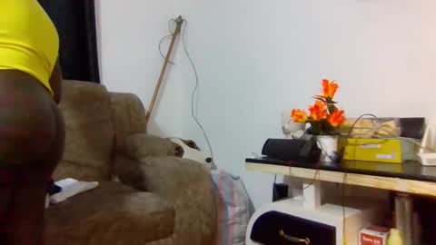 Snapshot of queen014 chatting on November 2025 06:01:01 PM queen014 online show from November 2025 06:01:01 PM