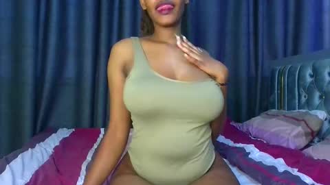 Snapshot of queen321850 chatting on December 2025 06:41:02 AM queen321850 online show from December 2025 06:41:02 AM