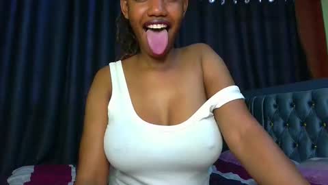 Snapshot of queen321850 chatting on January 2026 02:10:02 PM queen321850 online show from January 2026 02:10:02 PM