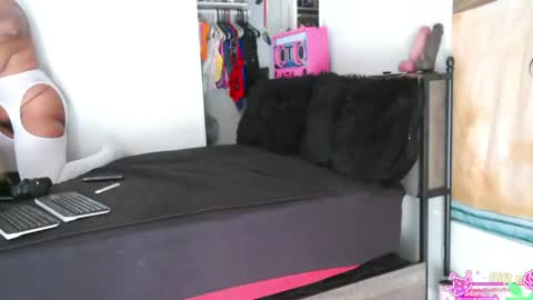 Snapshot of queen_anita chatting on April 2026 09:19:01 PM QnAnitaDix online show from April 2026 09:19:01 PM