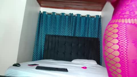 Snapshot of queen_armani chatting on February 2025 11:56:02 PM Queen armani online show from February 2025 11:56:02 PM