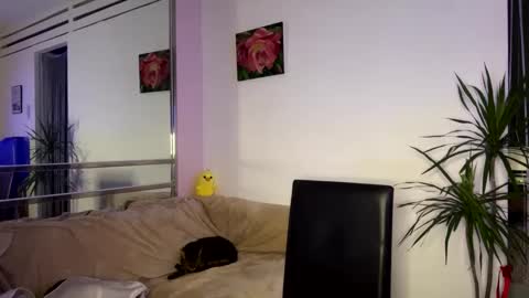 Snapshot of queen_chatur chatting on February 2025 06:09:01 PM Viktoria online show from February 2025 06:09:01 PM