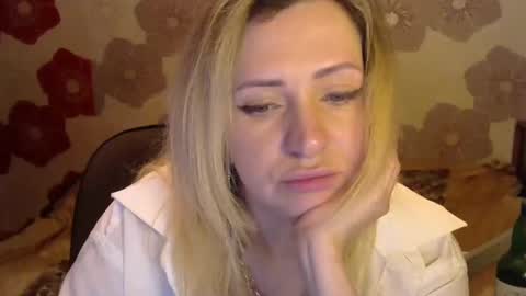 Snapshot of queen_daenerys chatting on December 2024 01:14:01 AM Queen Daenerys online show from December 2024 01:14:01 AM