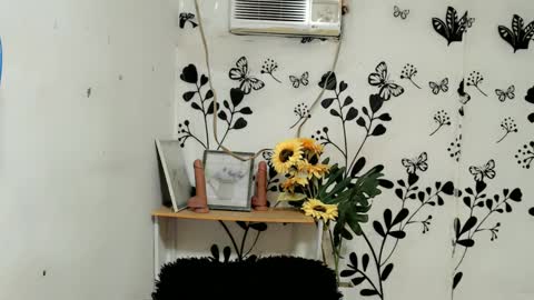 Snapshot of queen_elicktra chatting on February 2025 10:59:01 PM JOY online show from February 2025 10:59:01 PM