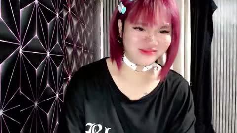 Snapshot of queen_elicktra chatting on May 2026 01:03:01 AM JOY online show from May 2026 01:03:01 AM