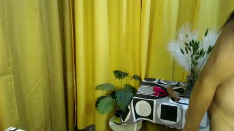 Snapshot of queen_ennah chatting on June 2026 02:17:01 AM queen_ennah online show from June 2026 02:17:01 AM