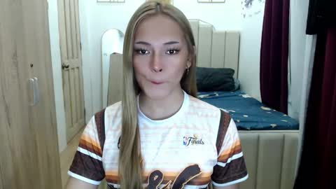 Snapshot of queen_heart0 chatting on May 2026 01:55:01 AM shawny online show from May 2026 01:55:01 AM