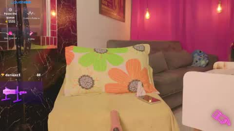 queen_kamil online show from June 2026 10:58:01 PM