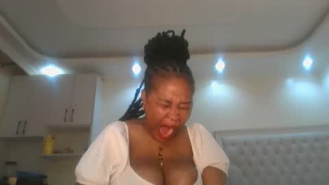 Snapshot of queen_kikih chatting on May 2026 12:29:02 AM Queen kikih online show from May 2026 12:29:02 AM