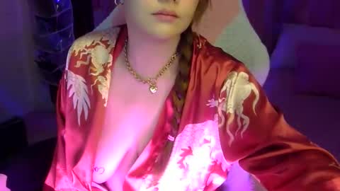 QueenHennessy online show from March 2026 06:58:01 PM