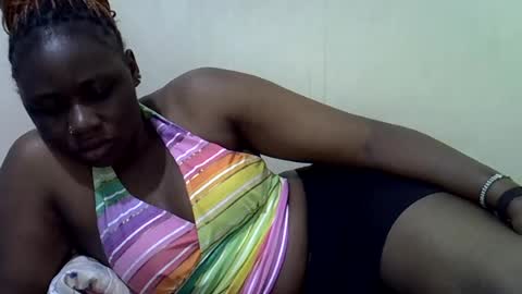 Snapshot of queen_leilla chatting on June 2026 03:40:02 AM queen_leilla online show from June 2026 03:40:02 AM