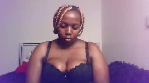 Snapshot of queen_melanine chatting on April 2026 11:36:01 AM QUEEN online show from April 2026 11:36:01 AM