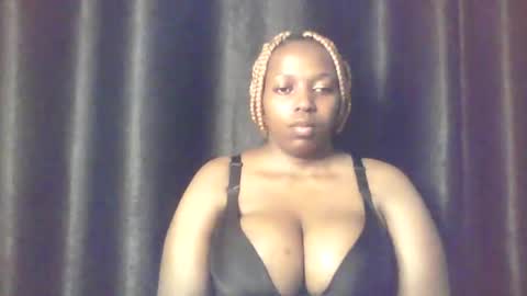 Snapshot of queen_melanine chatting on April 2026 05:03:01 AM QUEEN online show from April 2026 05:03:01 AM
