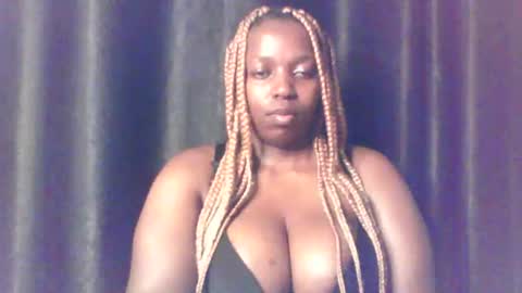 Snapshot of queen_melanine chatting on May 2026 04:29:02 AM QUEEN online show from May 2026 04:29:02 AM
