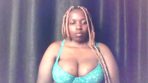 Snapshot of queen_melanine chatting on May 2026 05:01:02 AM QUEEN online show from May 2026 05:01:02 AM