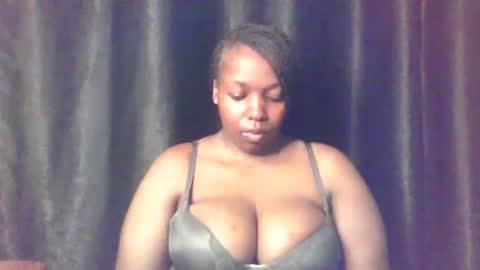 Snapshot of queen_melanine chatting on May 2026 04:43:02 AM QUEEN online show from May 2026 04:43:02 AM