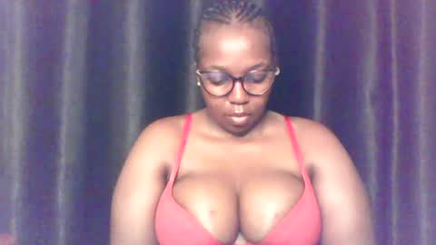 Snapshot of queen_melanine chatting on June 2026 03:58:02 AM QUEEN online show from June 2026 03:58:02 AM